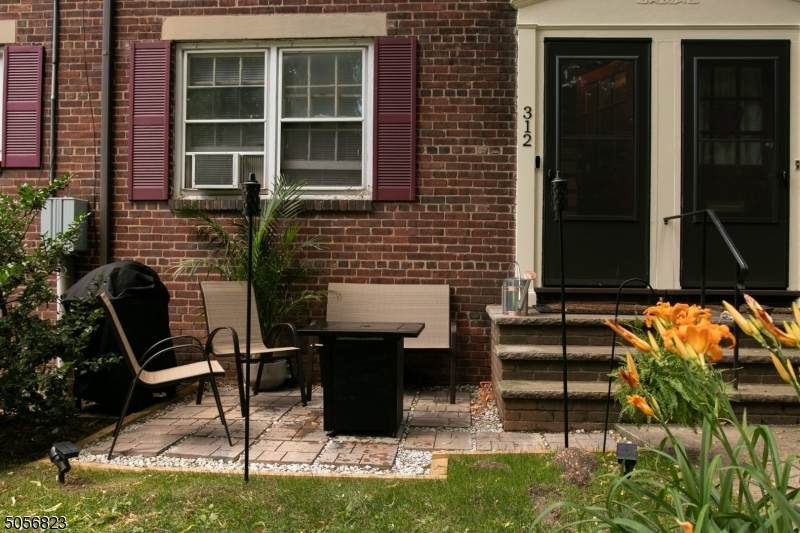 312 Lincoln Park East - Photo 1