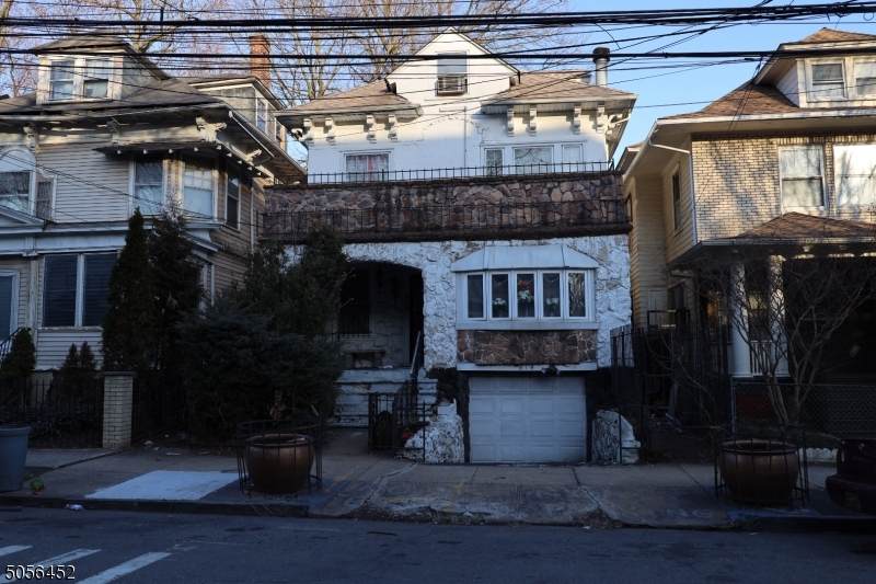 814 S 13th St - Photo 1