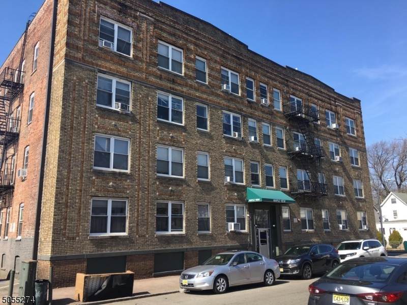 133 N Maple Ave - Photo 1
