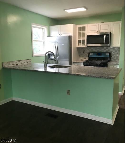 120 Shephard Ave - Photo 1