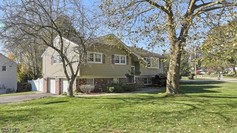 20 Cayuga Ave - Photo 1