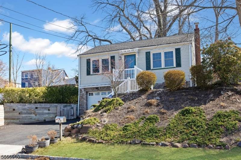 166 Belmohr St - Photo 1