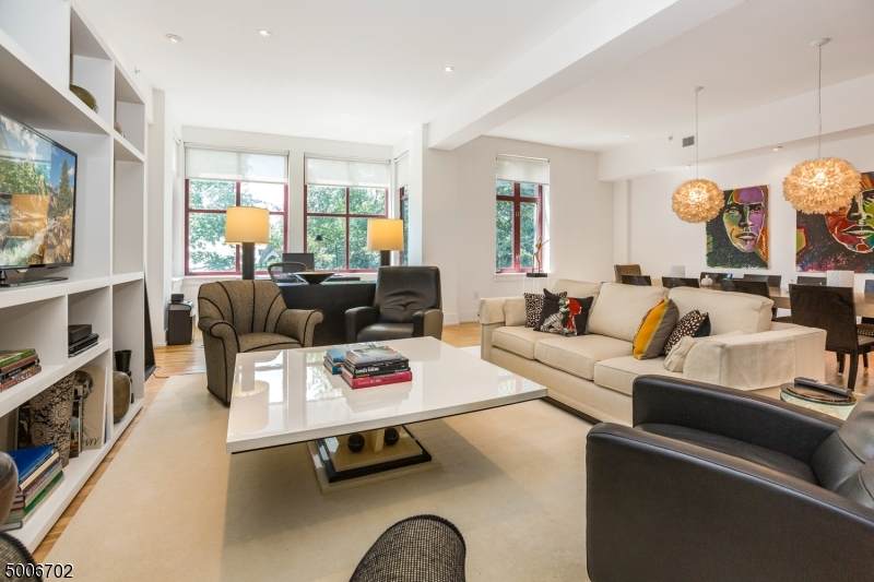 85 Park Ave - Photo 1