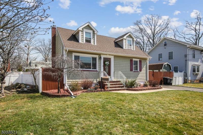 346 Oakwood Ave - Photo 1