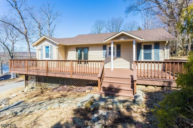 176 New Jersey Ave - Photo 1
