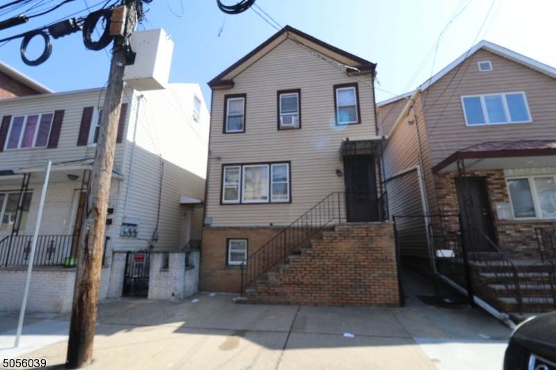 101 Kossuth St - Photo 1