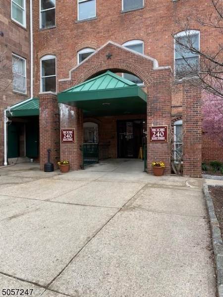 240 Main St - Photo 1