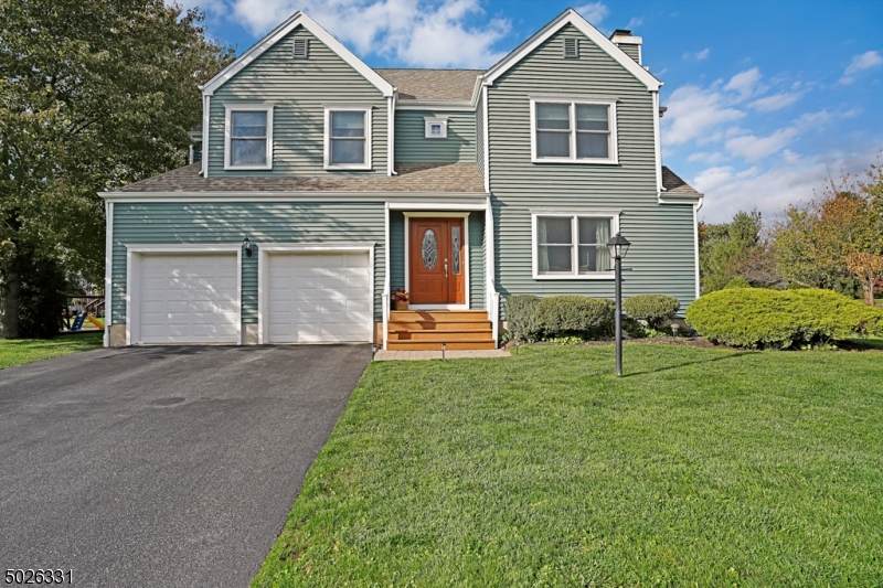 2 Langden Close - Photo 1