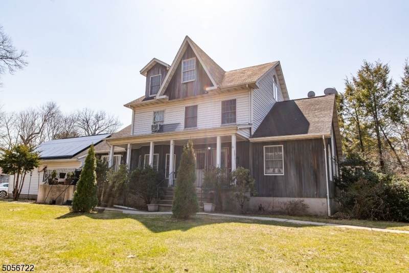 27 Irving St - Photo 1