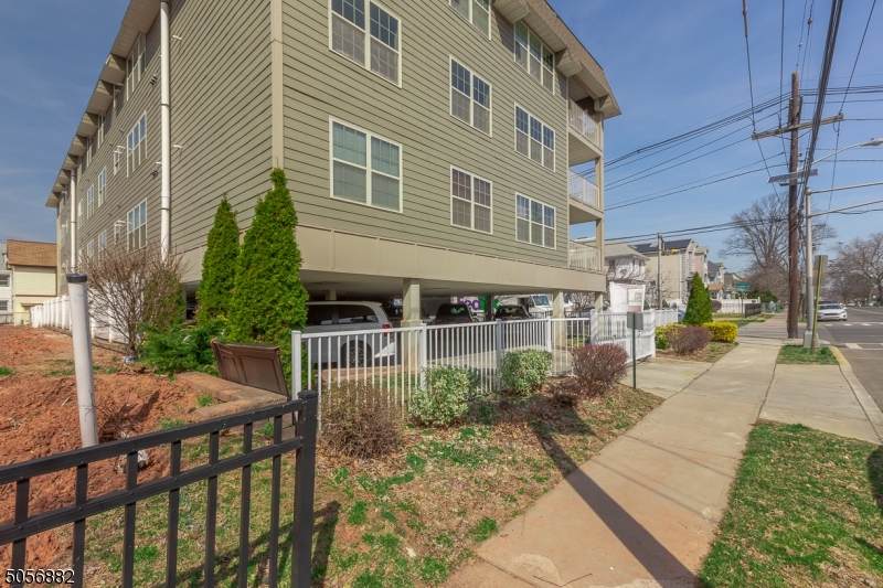 1130 Fairmount - Photo 1
