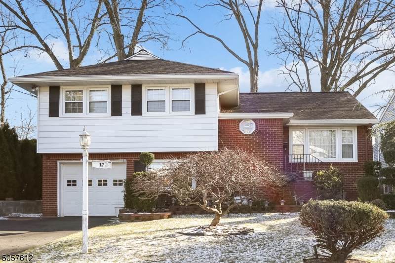 17 Westminster Ave - Photo 1
