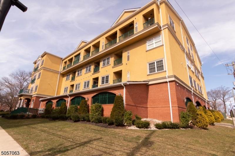 201 W Jersey St - Photo 1