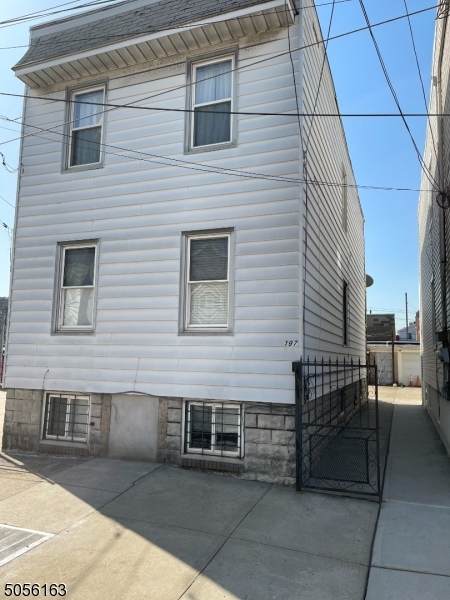 197 Malvern St - Photo 1