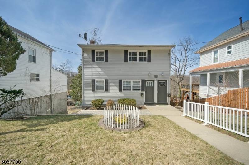 83 Chestnut St - Photo 1