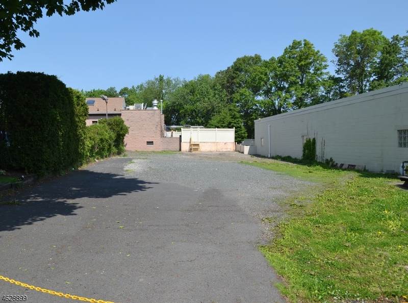 211 South Avenue East - Photo 1