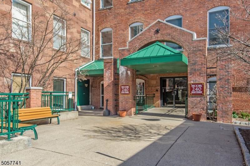 240 Main St Unit 302 - Photo 1