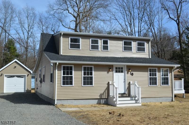10 Fairfield Ave - Photo 1