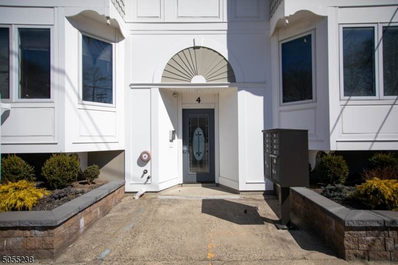 4 Macculloch Ave - Photo 1