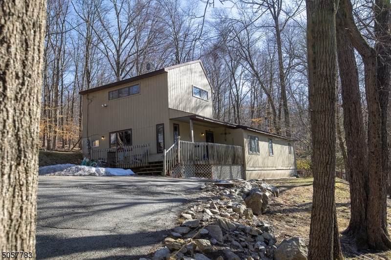 54 Hillside Ter - Photo 1