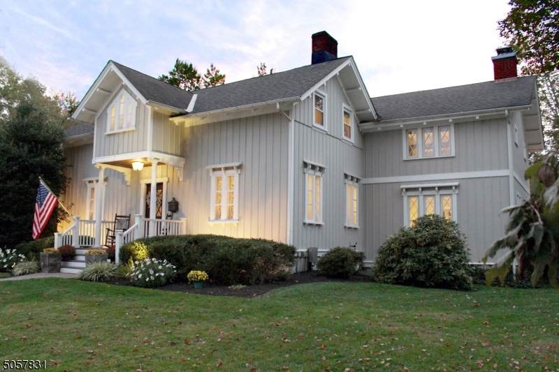285 Plainfield Ave - Photo 1