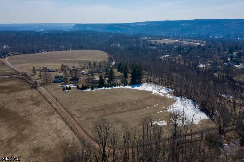 56 Pond Ln - Photo 1