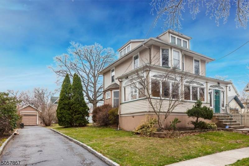 426 Hemlock St - Photo 1