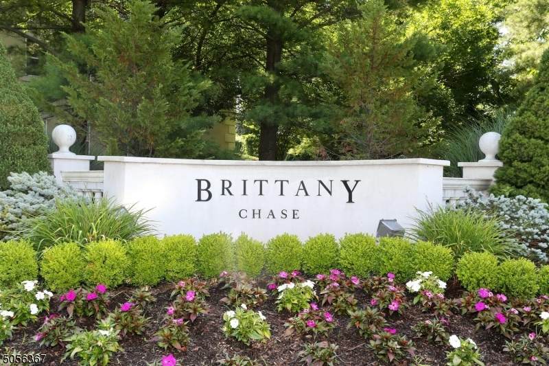 319 Brittany Dr - Photo 1