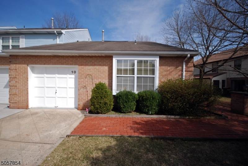 10 Irvin Ct - Photo 1