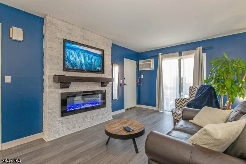 54 Park Ave - Photo 1