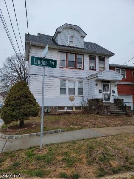 741 Linden Ave - Photo 1