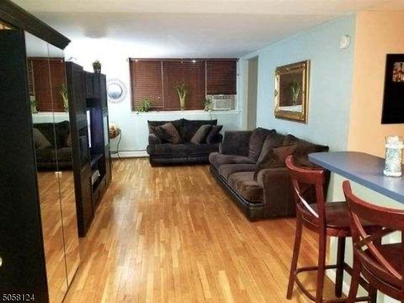 133 33rd St - Photo 1