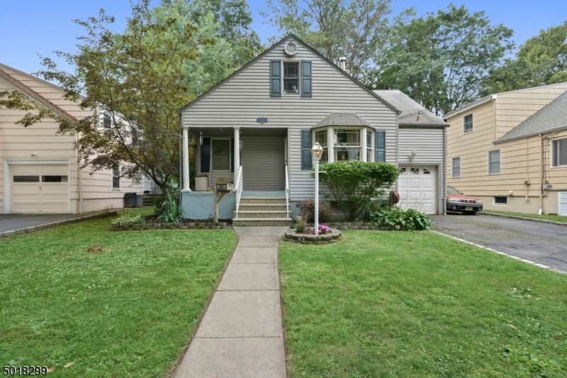112 S Maple Ave - Photo 1