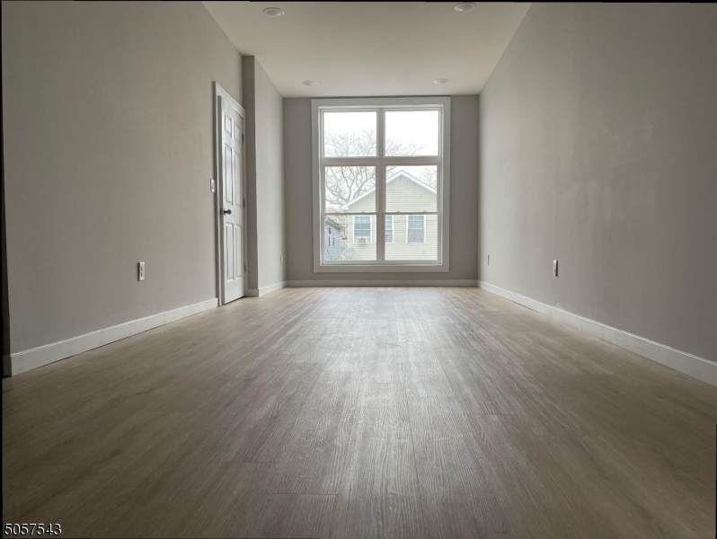 206 Governor St - Photo 1