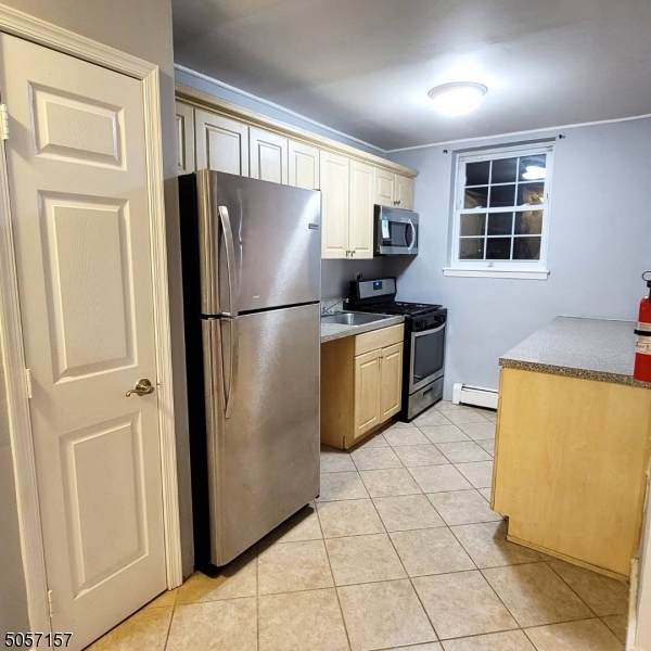 816 W Grand St - Photo 1