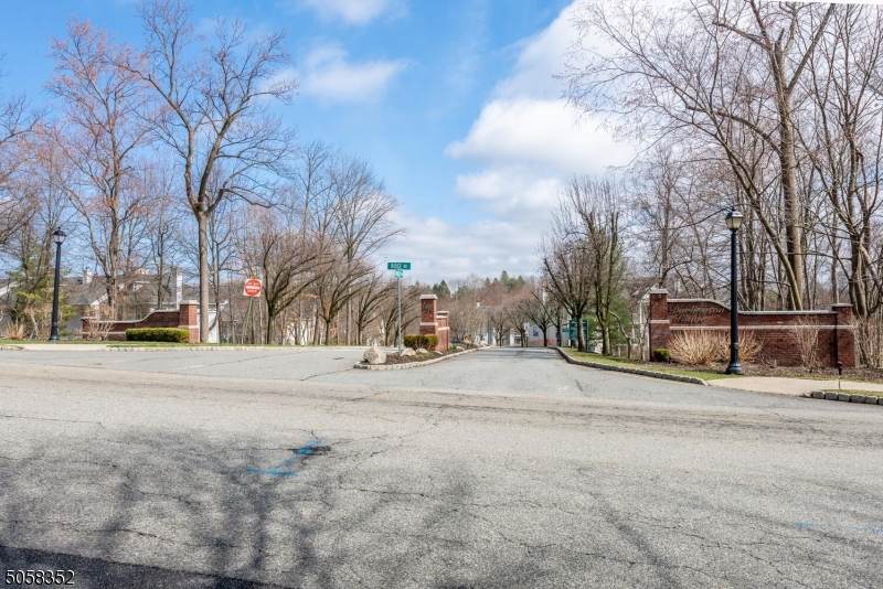 1047 Ash Dr - Photo 1