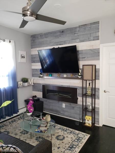 286 Ogden St - Photo 1