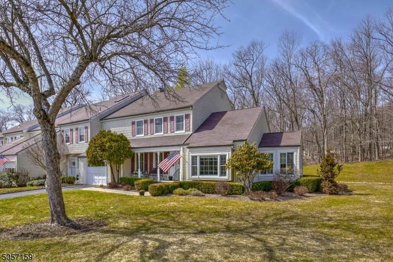 8 Essex Dr - Photo 1