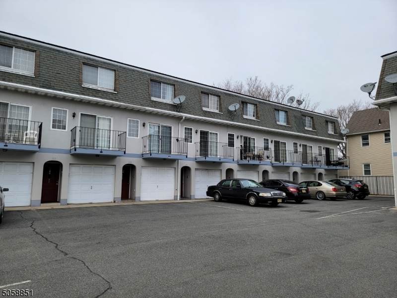 174 Palisade Ave - Photo 1