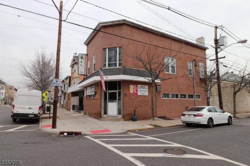 6 Davis Ave - Photo 1