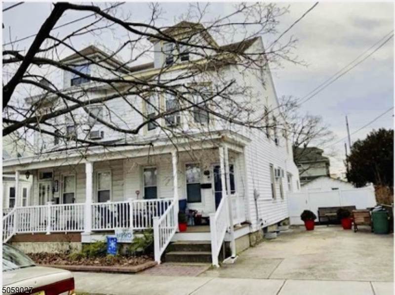 2031 Genesee St - Photo 1