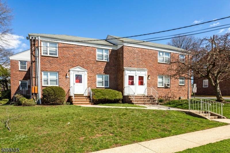 476 Heath Pl - Photo 1
