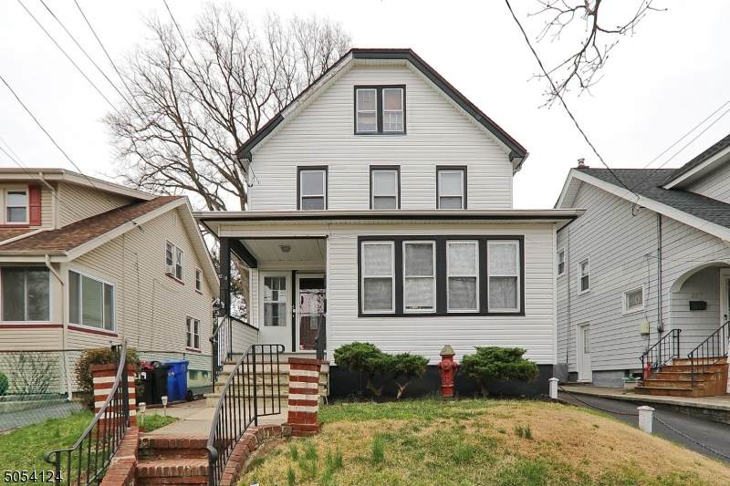 219 Locust Ave - Photo 1