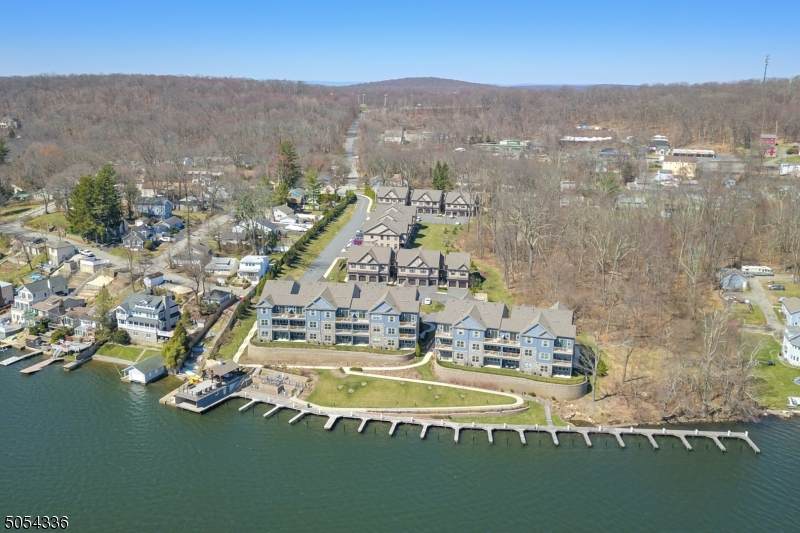 405 Mariners Pt - Photo 1