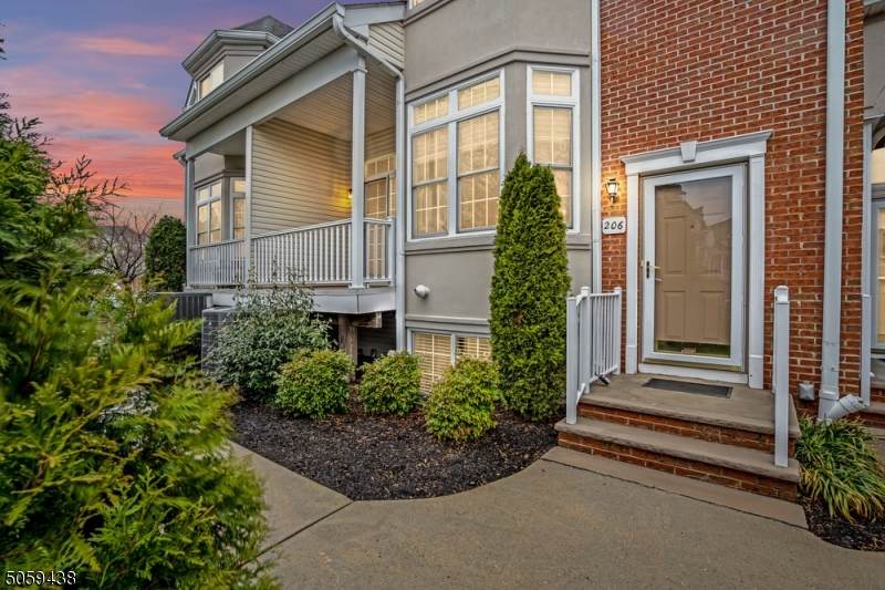 206 Chestnut Ct - Photo 1
