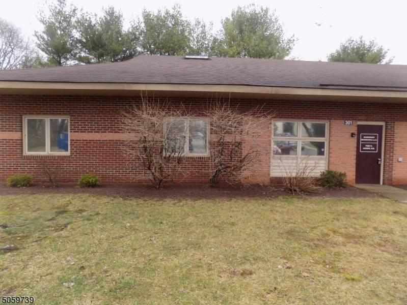 301 Coventry Dr - Photo 1