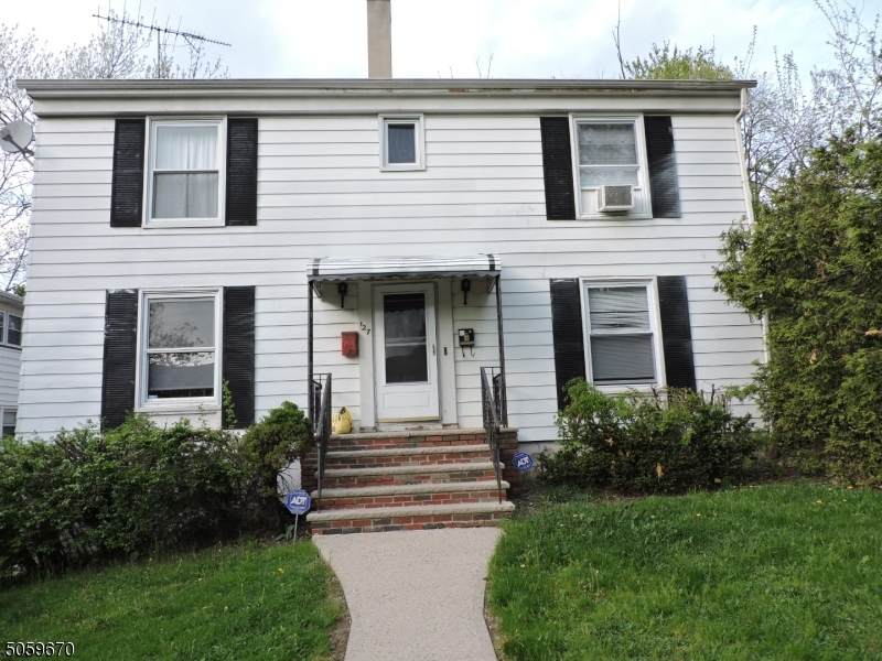 127 3rd St - Photo 1