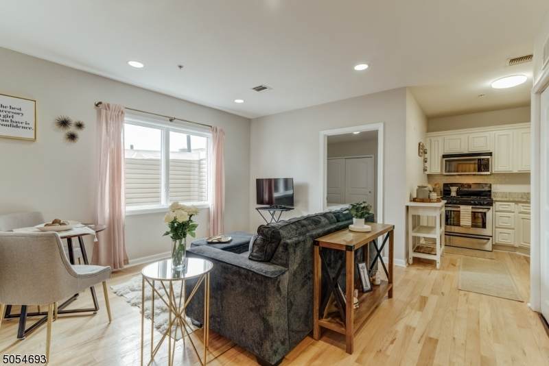 605 New York Ave - Photo 1