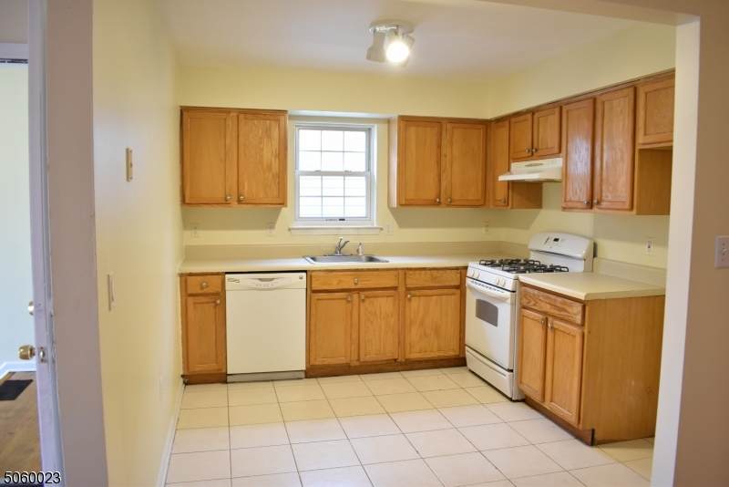 122 Port Ave - Photo 1