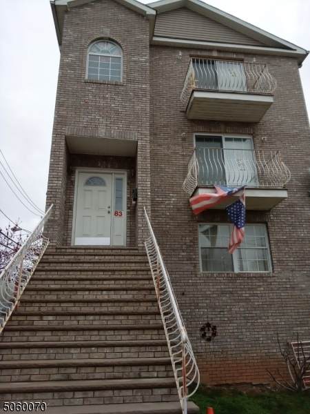 83 Delavan Ave - Photo 1