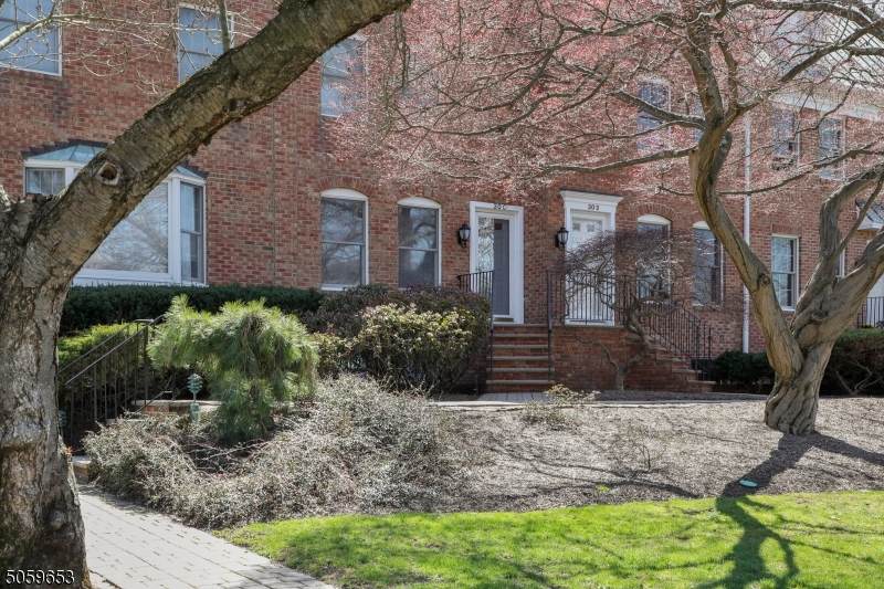 30 Elm St Unit 30D - Photo 1